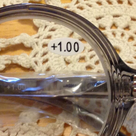 Reading Glasses, four new pair round style - Picture 2 of 9